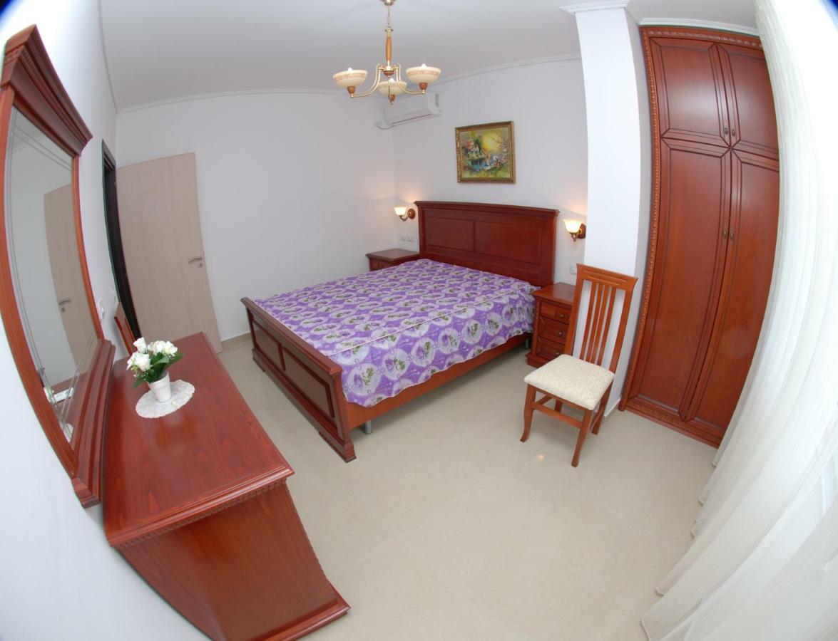 Erti'S Apartments Саранда Екстер'єр фото