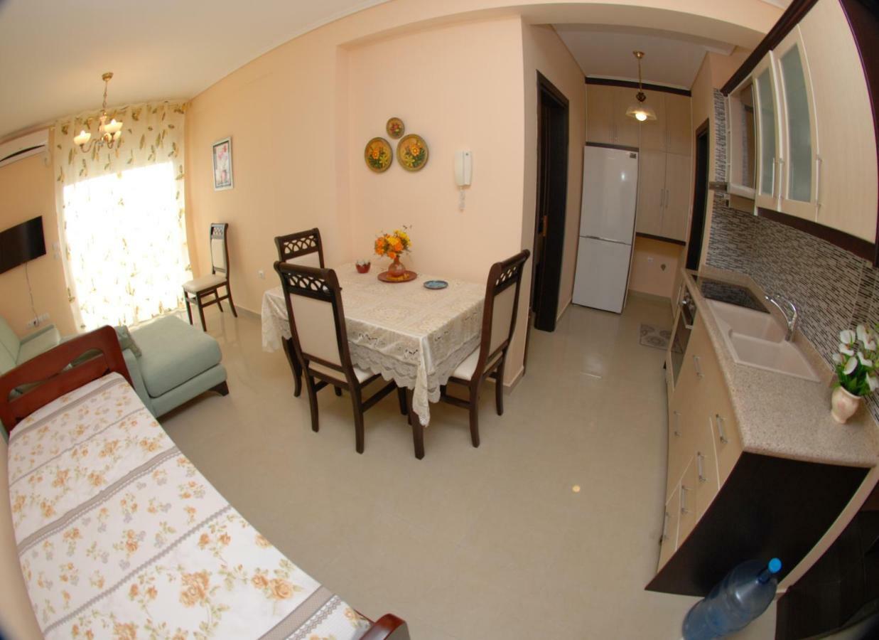 Erti'S Apartments Саранда Екстер'єр фото